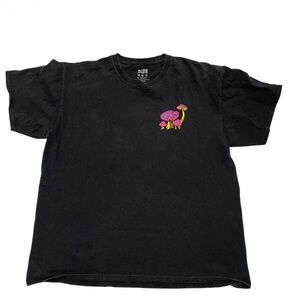 aLab Black T-Shirt with Large Magic Mushroom Design Vintage XL